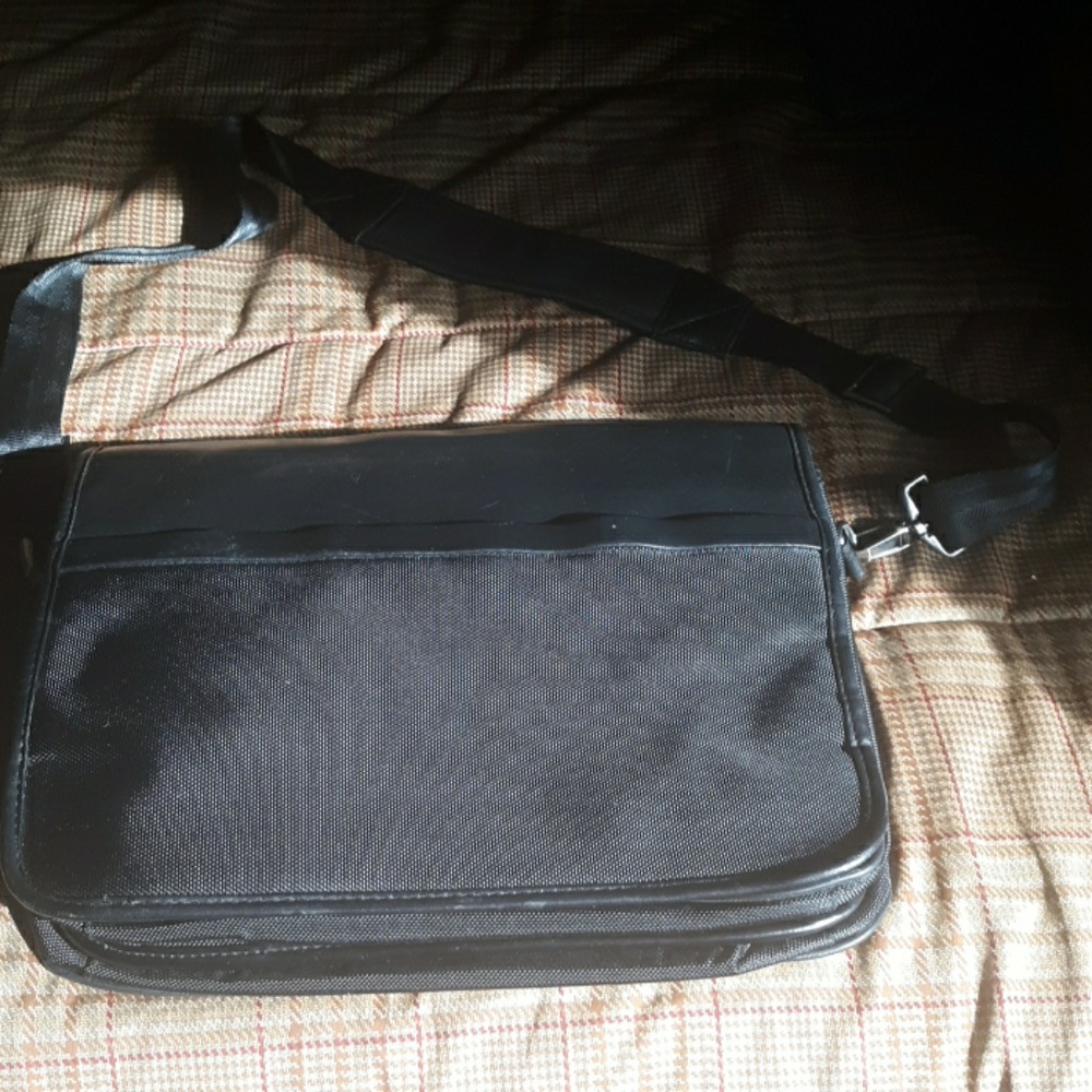 🌺BLACK Tote - Picture 1 of 5